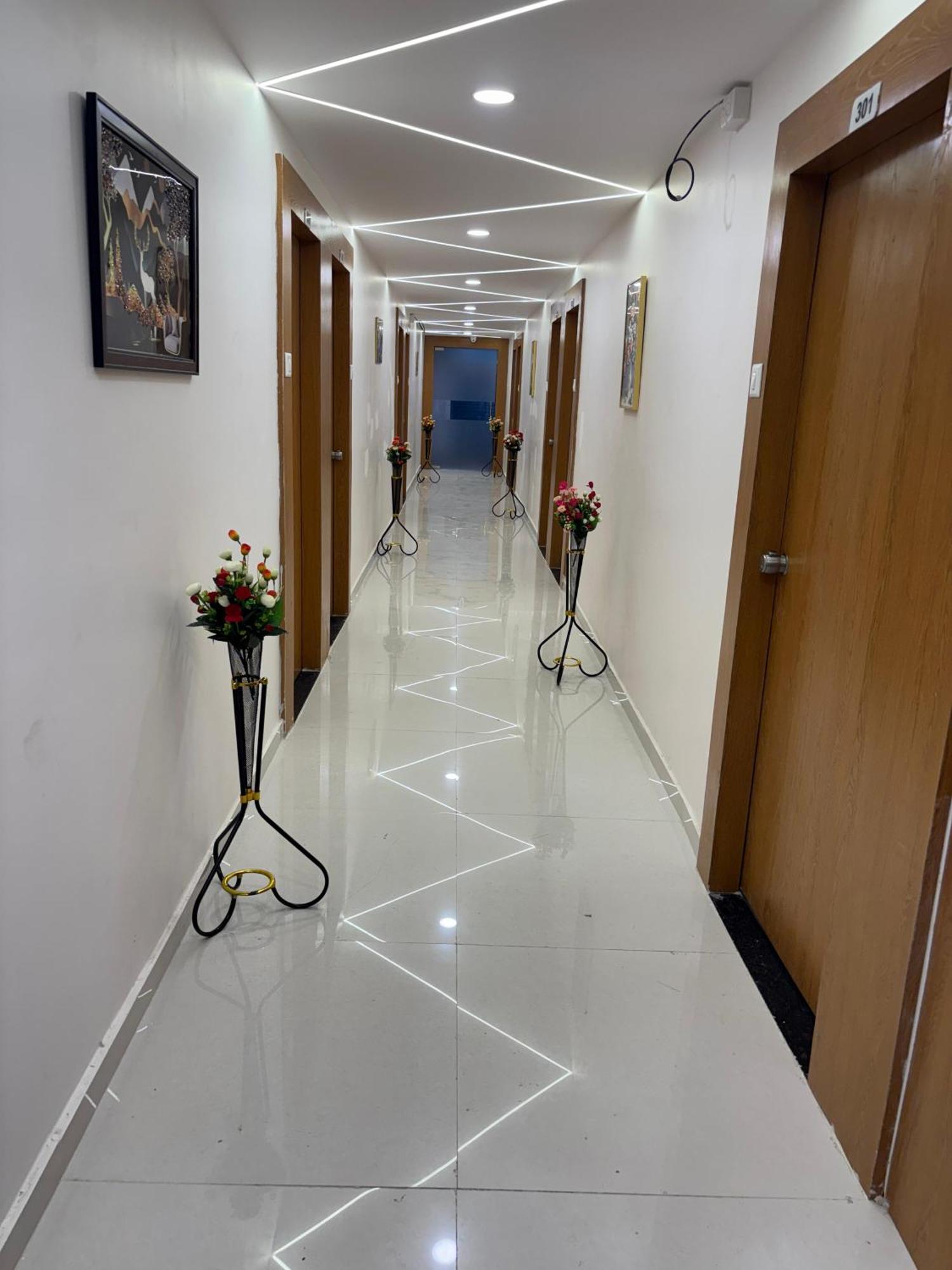 Hotel Mountain Bharuch Exterior photo